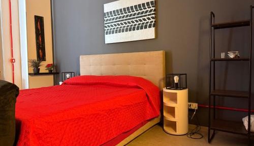 Deluxe Studio