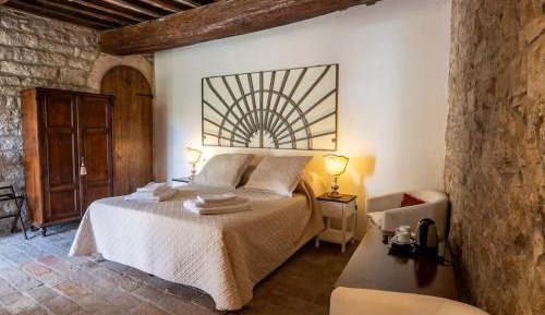Deluxe Two-Bedroom Apartment with Garden View
