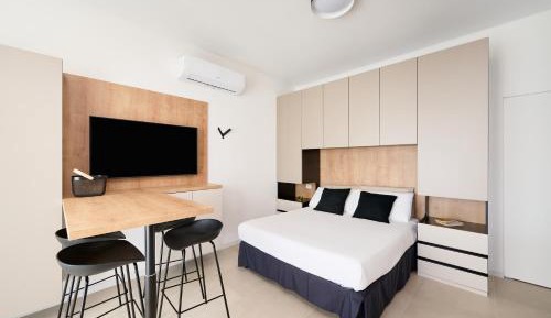 Studio Apartment with One Double Bed