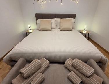 Deluxe Two-Bedroom Apartment with Garden View