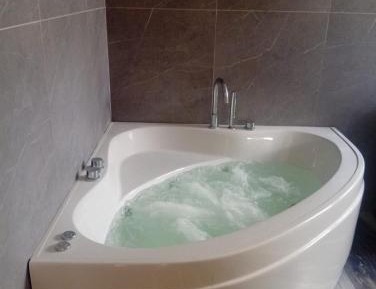 Queen Room with Spa Bath
