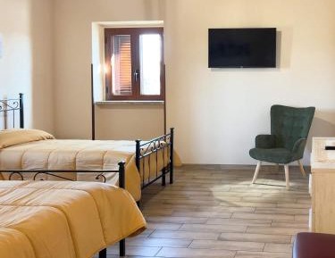 Deluxe One-Bedroom Apartment