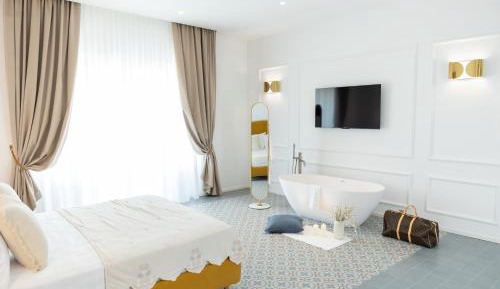 Deluxe King Suite