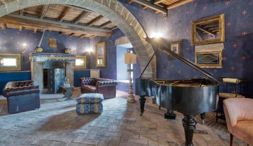 Nine-Bedroom Holiday Home