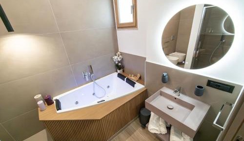 King Room with Spa Bath