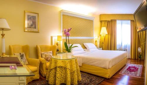 Deluxe King Room
