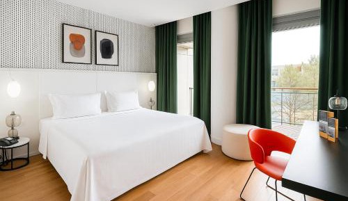 Standard King Room with Volcano View