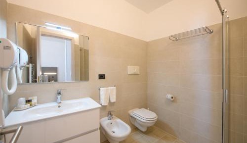 Deluxe Double Room with Side Sea View