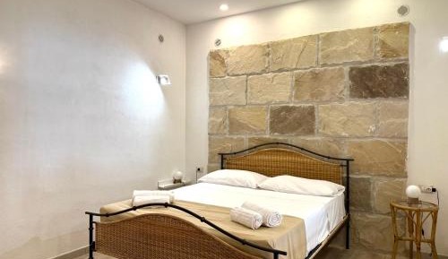 Studio Apartment with One Double Bed