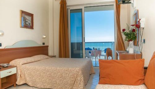 Double or Twin Room with Sea View