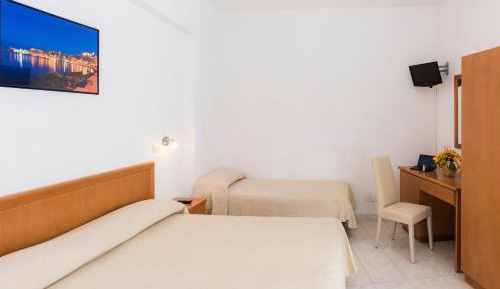 Family Room (2 Adults + 2 Children)
