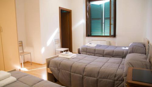 Single Bed in Mixed Dormitory Room