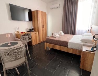 Deluxe Queen Room