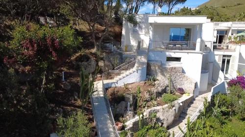 Two-Bedroom Deluxe Apartment with Balcony