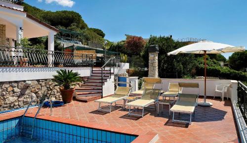 Apartment with Pool View 