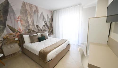 Deluxe Room (2 Adults + 1 Child)