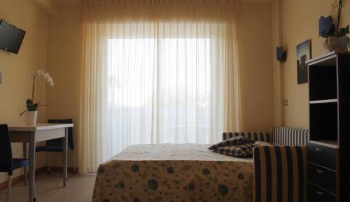 Studio (2 Adults)