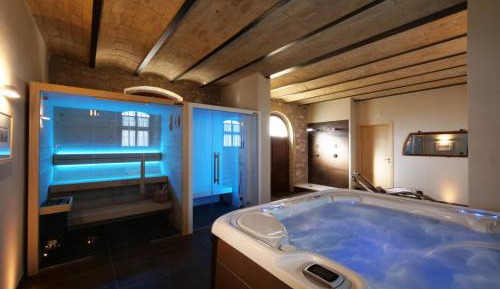 Deluxe Double Room with Spa Access