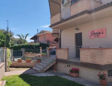 House with garden and private parking
