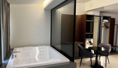 Superior King Suite with Jacuzzi and Balcony - Non-Smoking