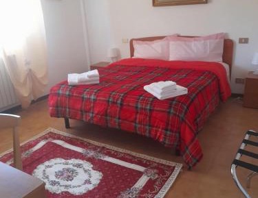 Deluxe Room (2 Adults + 1 Child)