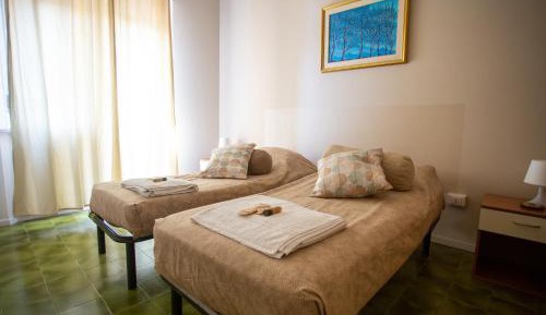 Standard Twin Room with Shared Bathroom