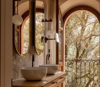 Suite with Lake View