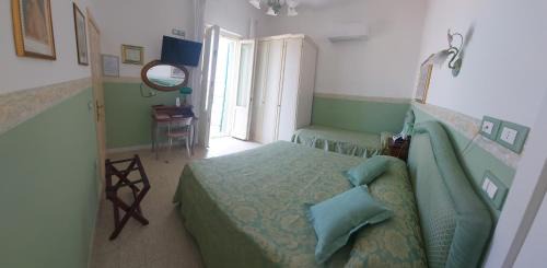Triple Room with Sea View