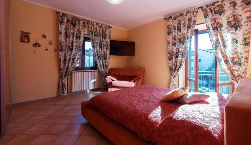 Deluxe Double Room (2 Adults + 1 Child)