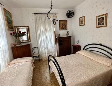 Economy Triple Room with Shared Bathroom