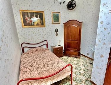Standard Single Room with Shared Bathroom