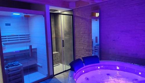 Deluxe Suite with Spa Bath