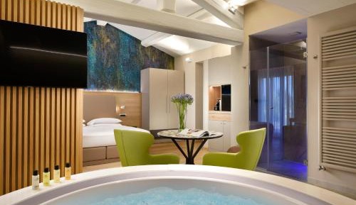 Suite with Spa Bath and Spa Access