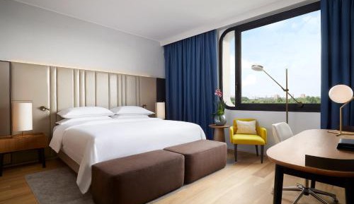 Presidential Suite with City View and Club Lounge Access