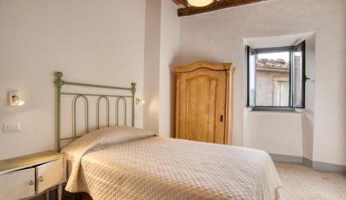 Single Room with Shared Bathroom