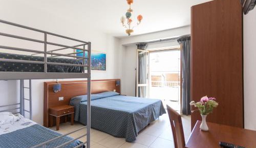 Quadruple Room with Private Bathroom
