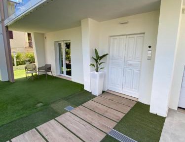 Apartment with Garden View