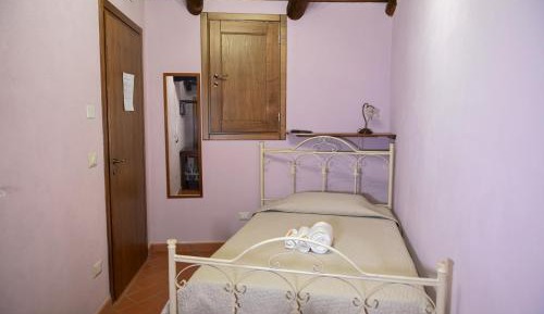 Single Room with Shared Bathroom