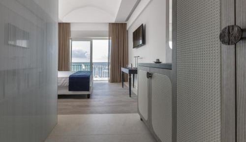 Deluxe Double or Twin Room with Sea View