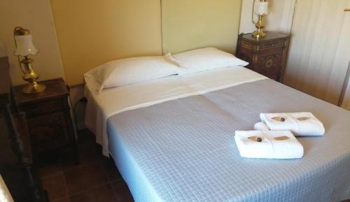 Deluxe Room (2 Adults + 1 Child)
