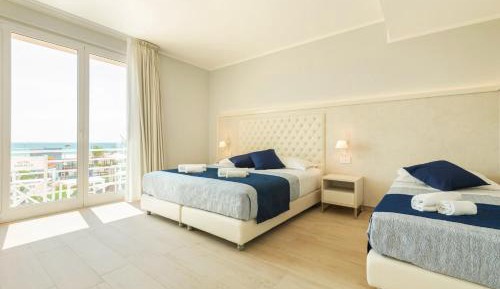 Double Room with Balcony and Sea View