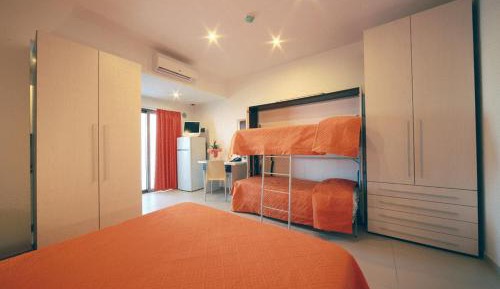 Family Room (2 Adults + 2 Children)