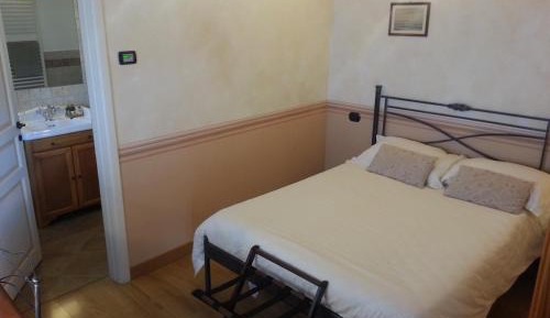 Single Room with Private Bathroom