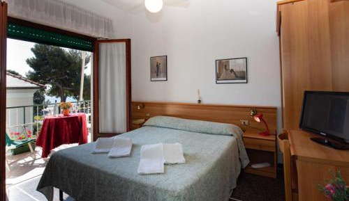 Double or Twin Room with Sea View