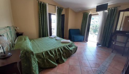Double or Twin Room with Lake View