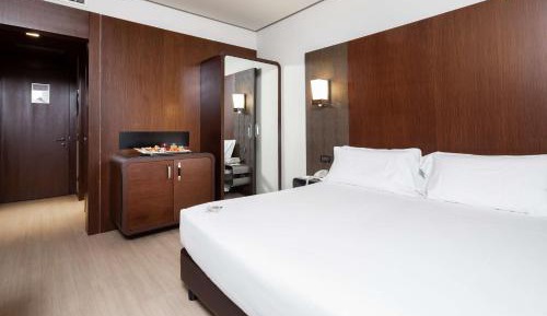 Standard King Room with Single Bed
