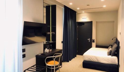 Junior Suite with King and Queen Bed - Terrace