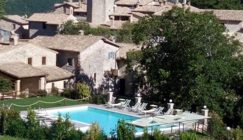 Apartment with Pool View 