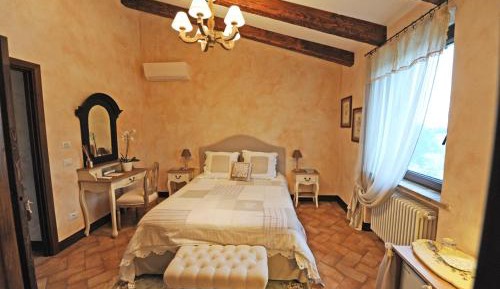 King Room with Spa Bath