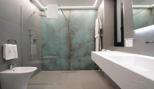 Suite with Spa Access